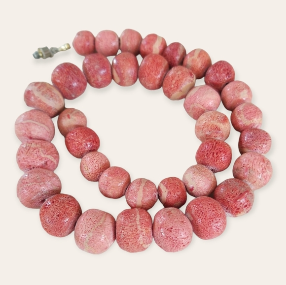 Vintage Mid Century Coral Beaded Necklace - Picture 3 of 8